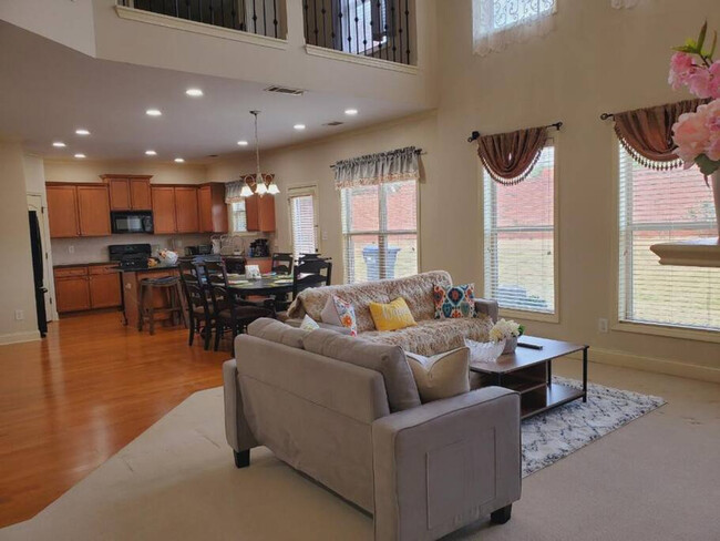 326 Peachbrook Ln NE in Atlanta, GA - Building Photo - Building Photo