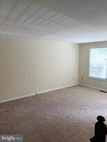 6620 Greenleigh Ln in Alexandria, VA - Building Photo