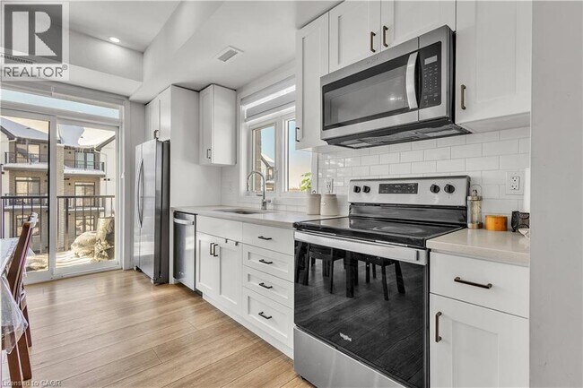 405 Myers Rd in Cambridge, ON - Building Photo - Building Photo