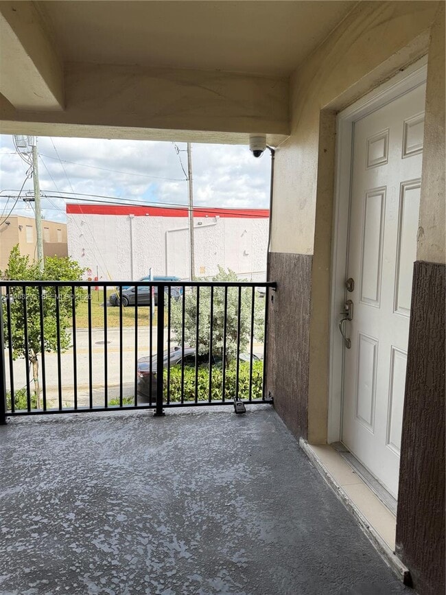 1550 W 7th Ct