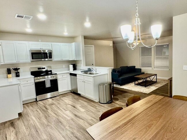 201 Gray St in Yukon, OK - Building Photo - Building Photo