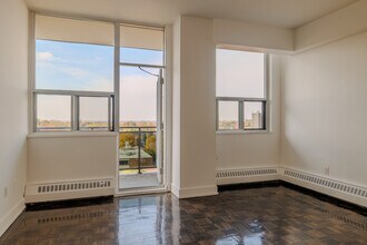 Cedarwood Suites in Toronto, ON - Foto de edificio - Interior Photo