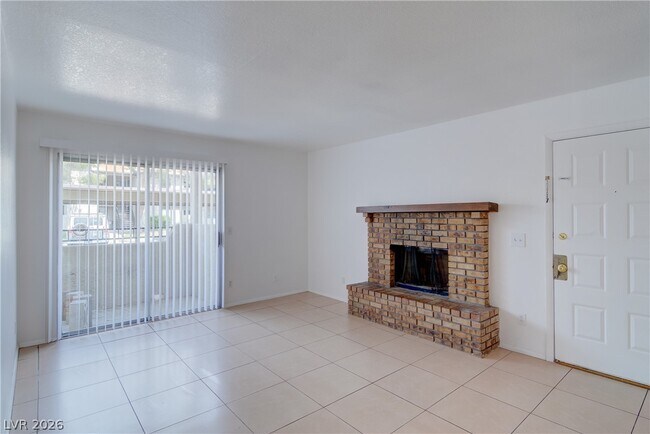 2921 Country Manor Ln in Las Vegas, NV - Building Photo - Building Photo