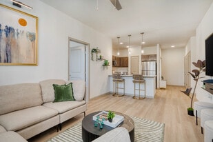 Leon Creek Flats in San Antonio, TX - Building Photo