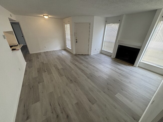 919 S Weatherred Dr in Richardson, TX - Building Photo - Building Photo