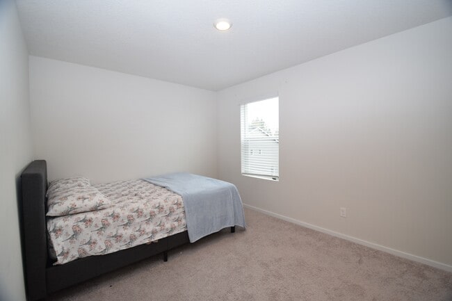 935 N 19th Ave in Cornelius, OR - Building Photo - Building Photo