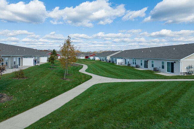 Redwood Sugarcreek Township in Dayton, OH - Foto de edificio - Building Photo