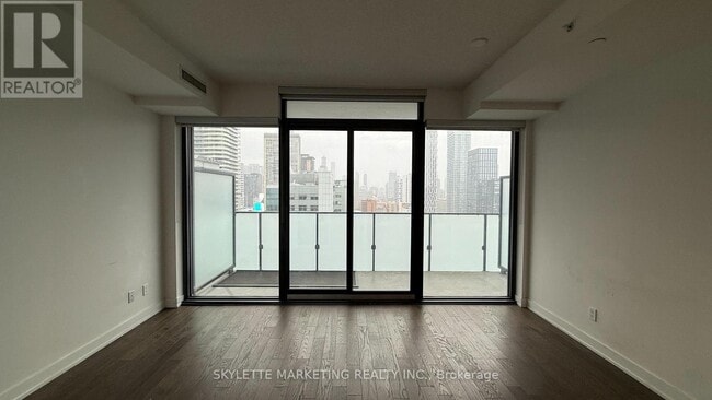 property at 25 Richmond St E