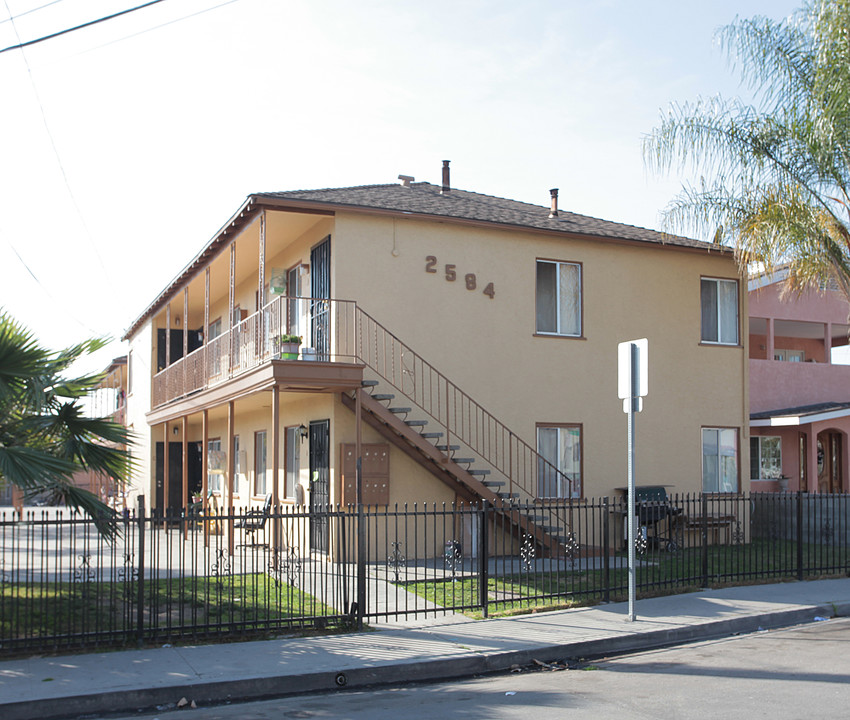 2584 Sale Pl in Huntington Park, CA - Building Photo