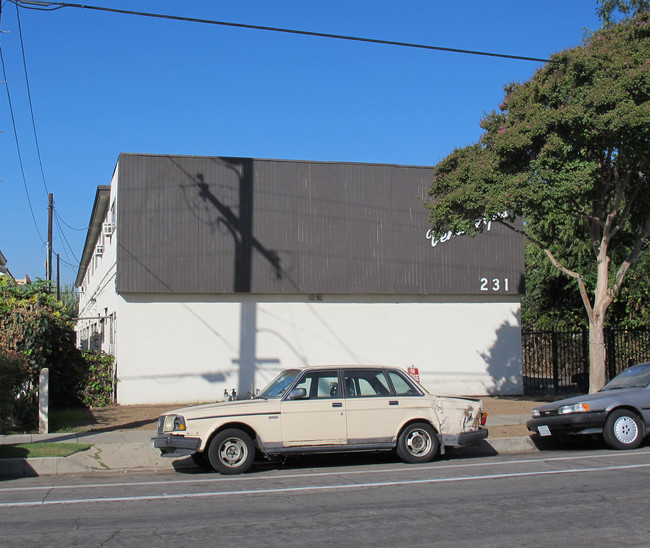 231 N Alhambra Ave in Monterey Park, CA - Building Photo - Building Photo