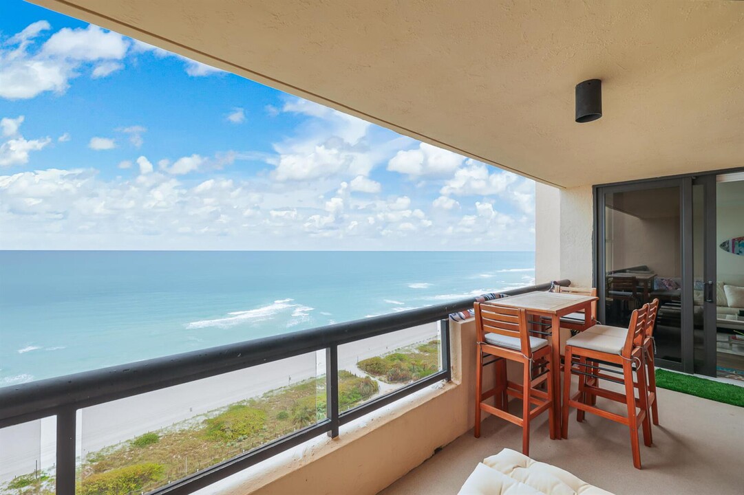 2555 Collins Ave, Unit 2103 in Miami Beach, FL - Building Photo