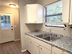 317 Armstrong St in San Marcos, TX - Building Photo - Building Photo