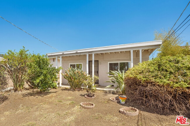 property at 3943 Seneca Ave