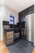 NO FEE LeRoy Street & Seventh Avenue 1BR • W/D • Fireplace • Wine Cooler • Pets OK, Unit 2C in New York, NY - Foto de edificio - Building Photo