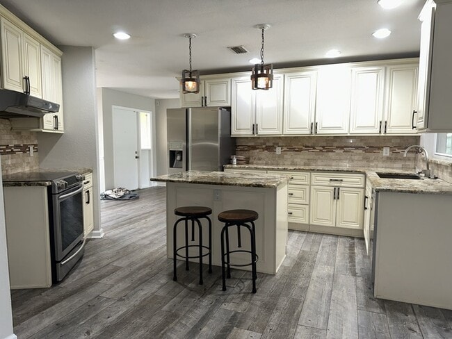 4707 Ranchway Ct in Tampa, FL - Building Photo - Building Photo