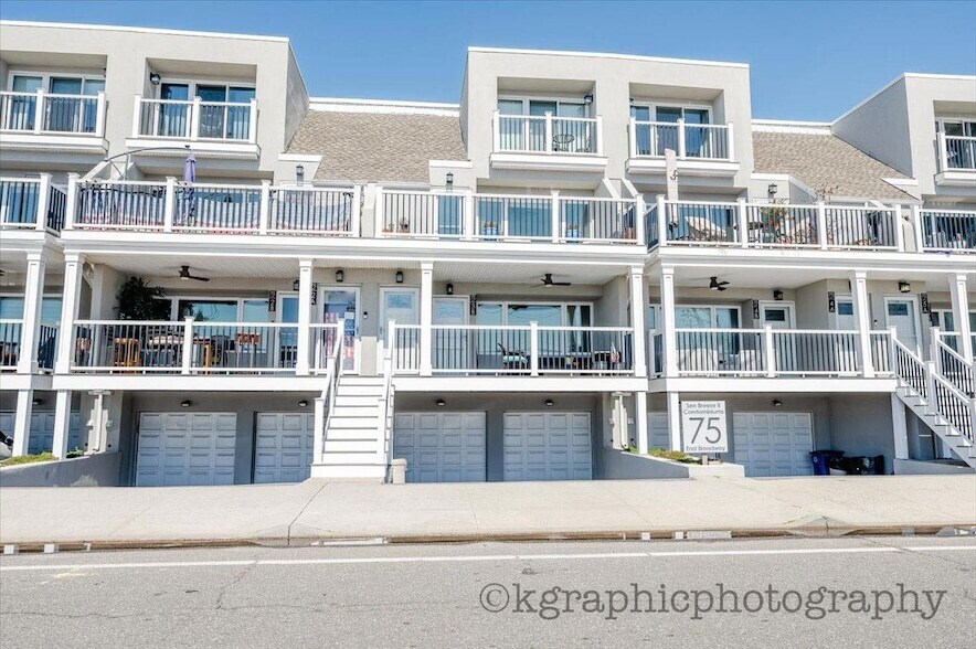 75 E Broadway in Long Beach, NY - Building Photo