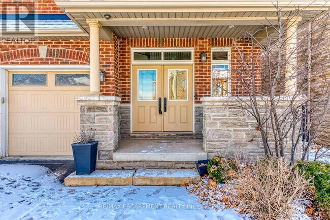 2492 Chaplin Rd in Oakville, ON - Building Photo - Building Photo