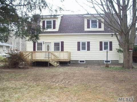 71 Crescent St-Unit -1st Fl in Yaphank, NY - Building Photo