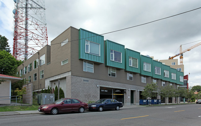 Views at Madison Apartment Homes in Seattle, WA - Foto de edificio - Building Photo