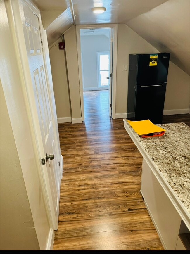 15 Monticello St, Unit B in Providence, RI - Foto de edificio - Building Photo