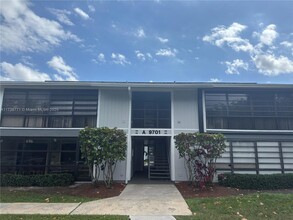 9701 Hammocks Blvd in Miami, FL - Building Photo - Building Photo
