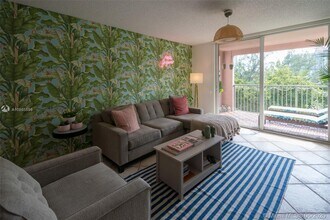 19555 E Country Club Dr-Unit -8502 in Miami, FL - Building Photo - Building Photo