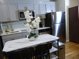 209 Lincoln St, Unit Furnished Studio in Worcester, MA - Building Photo