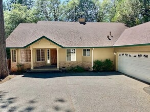 122 Sterling Ct in Grass Valley, CA - Building Photo - Building Photo