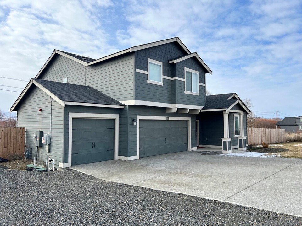 2819 Dapple Gray Way in Ellensburg, WA - Building Photo