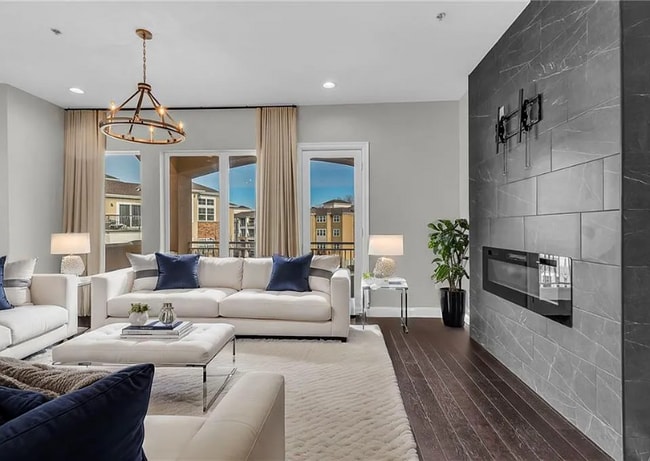 property at 3810 N Mulberry Dr
