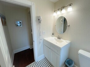 1032 Granville Ct N, Unit #1 in St. Petersburg, FL - Building Photo - Building Photo