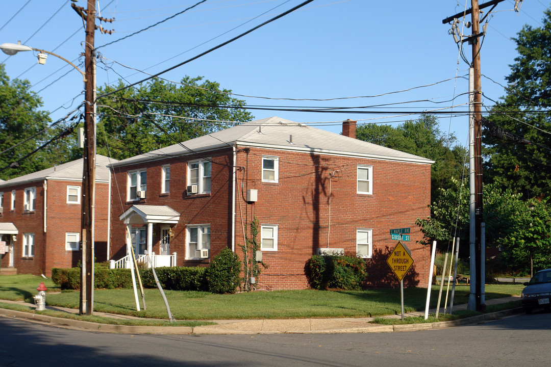 300 S Maple Ave in Falls Church, VA - Foto de edificio