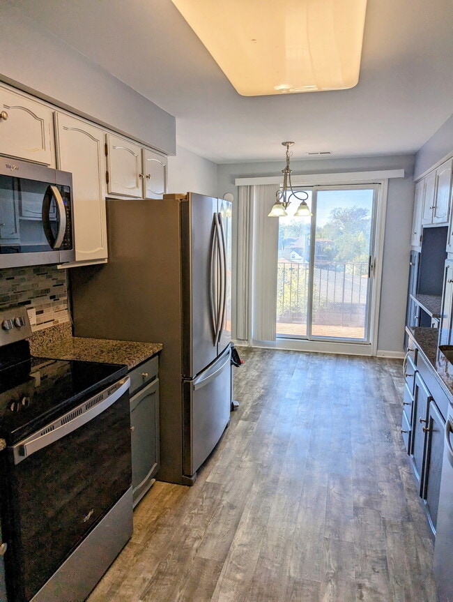 5935 Lincoln Ave, Unit 406