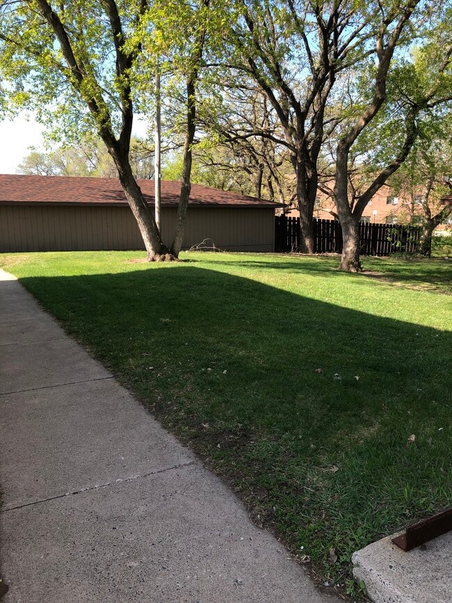 Rosebrook Apartments in St. Cloud, MN - Foto de edificio - Building Photo