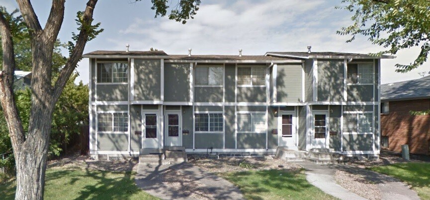 1975 Akron St in Aurora, CO - Building Photo