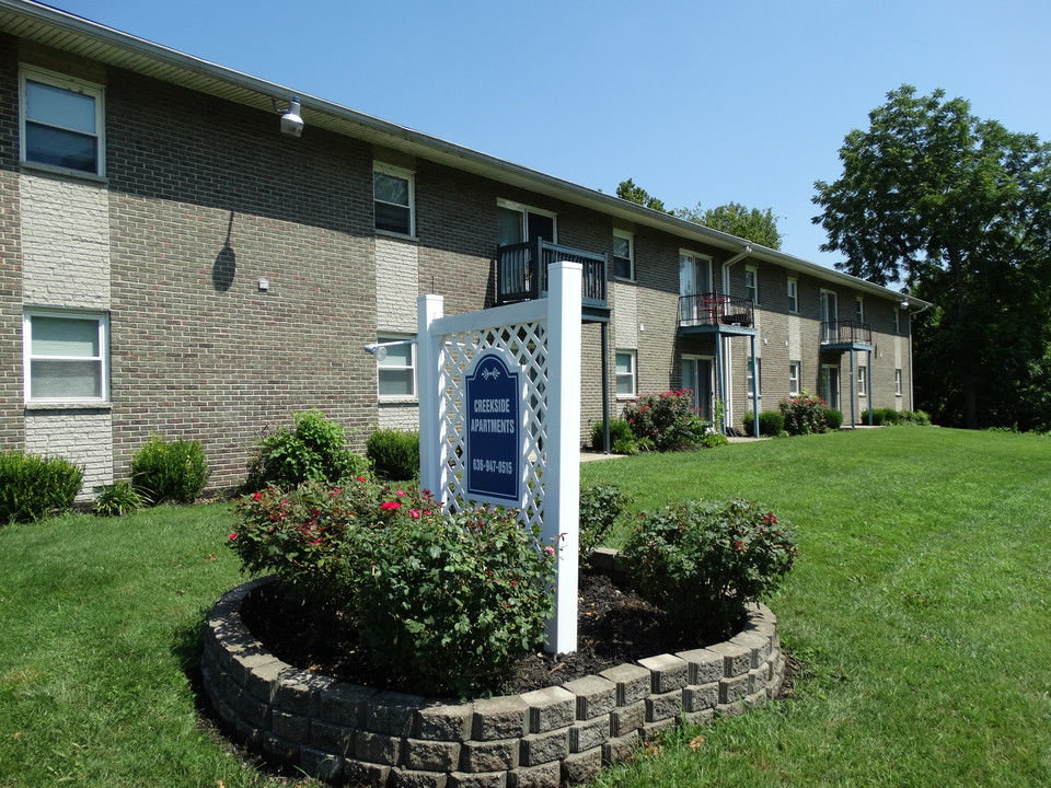 Creekside Apartments in St. Charles, MO - Foto de edificio