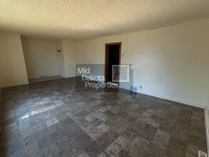 1122 W 3rd Ave in Mitchell, SD - Building Photo - Building Photo