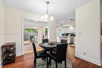 2231 NE 38th St in Lighthouse Point, FL - Building Photo - Building Photo