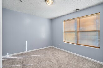 Room in Apartment on Fairington Club Dr in Stonecrest, GA - Building Photo - Building Photo