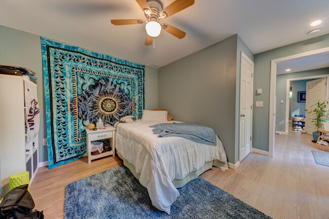 404 Bassetts Bridge Rd, Unit Guest Bedroom