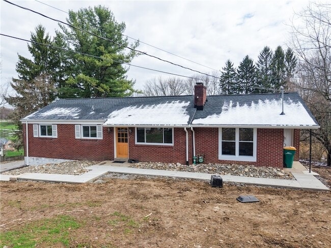 2158 Reis Run Rd in Pittsburgh, PA - Foto de edificio - Building Photo