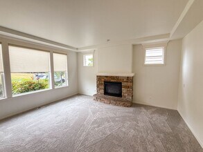 3463 NE Monterey Ln in Issaquah, WA - Foto de edificio - Building Photo