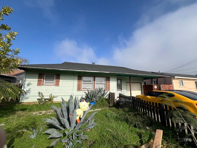 146 Geneva Ave in Hayward, CA - Foto de edificio - Building Photo