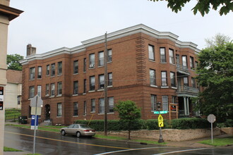 296 Bates in St. Paul, MN - Building Photo - Interior Photo