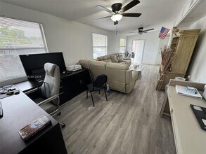 10245 SW 37th Terrace in Miami, FL - Building Photo - Building Photo