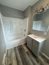 218 Pine St, Unit B in Zelienople, PA - Building Photo - Building Photo