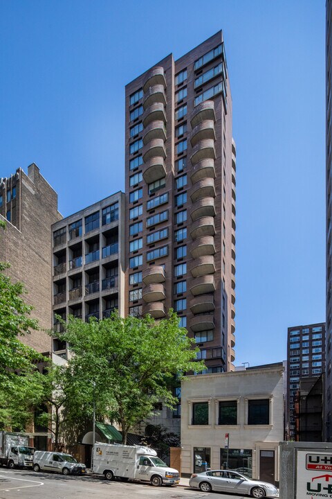 L’Isola in New York, NY - Building Photo