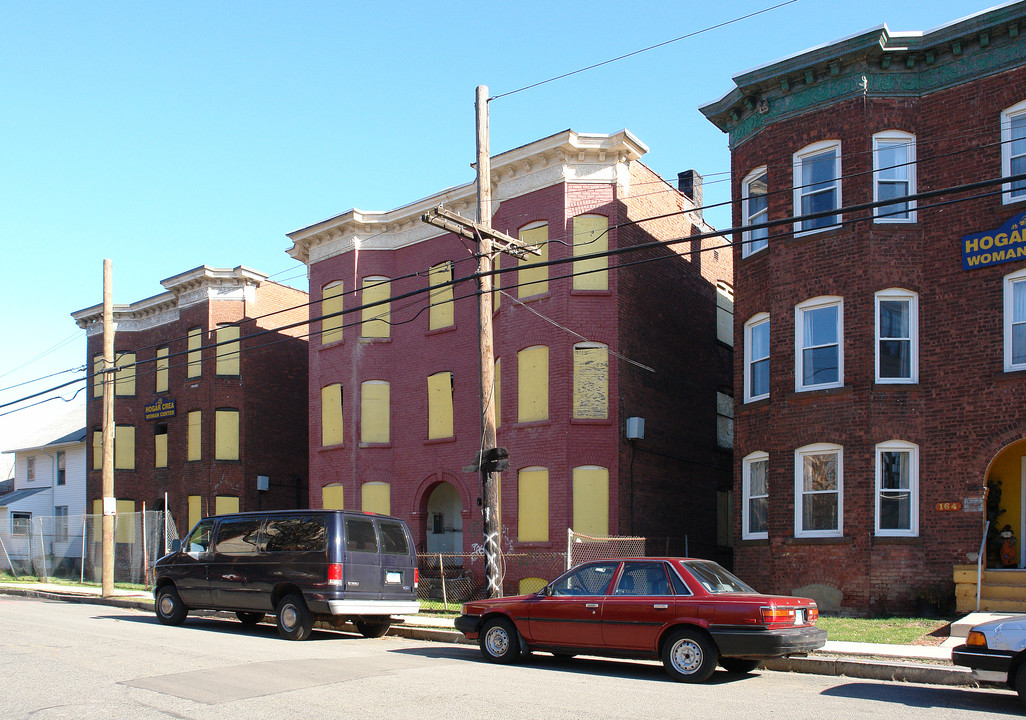 160-162 Bartholomew Ave in Hartford, CT - Building Photo