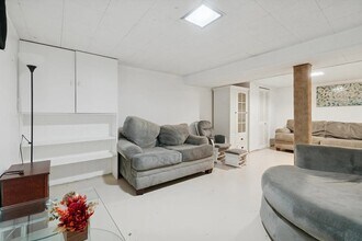 1954 Wisteria Rd in Rockford, IL - Foto de edificio - Building Photo