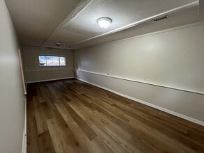 656 Gatensbury St in Coquitlam, BC - Building Photo - Building Photo